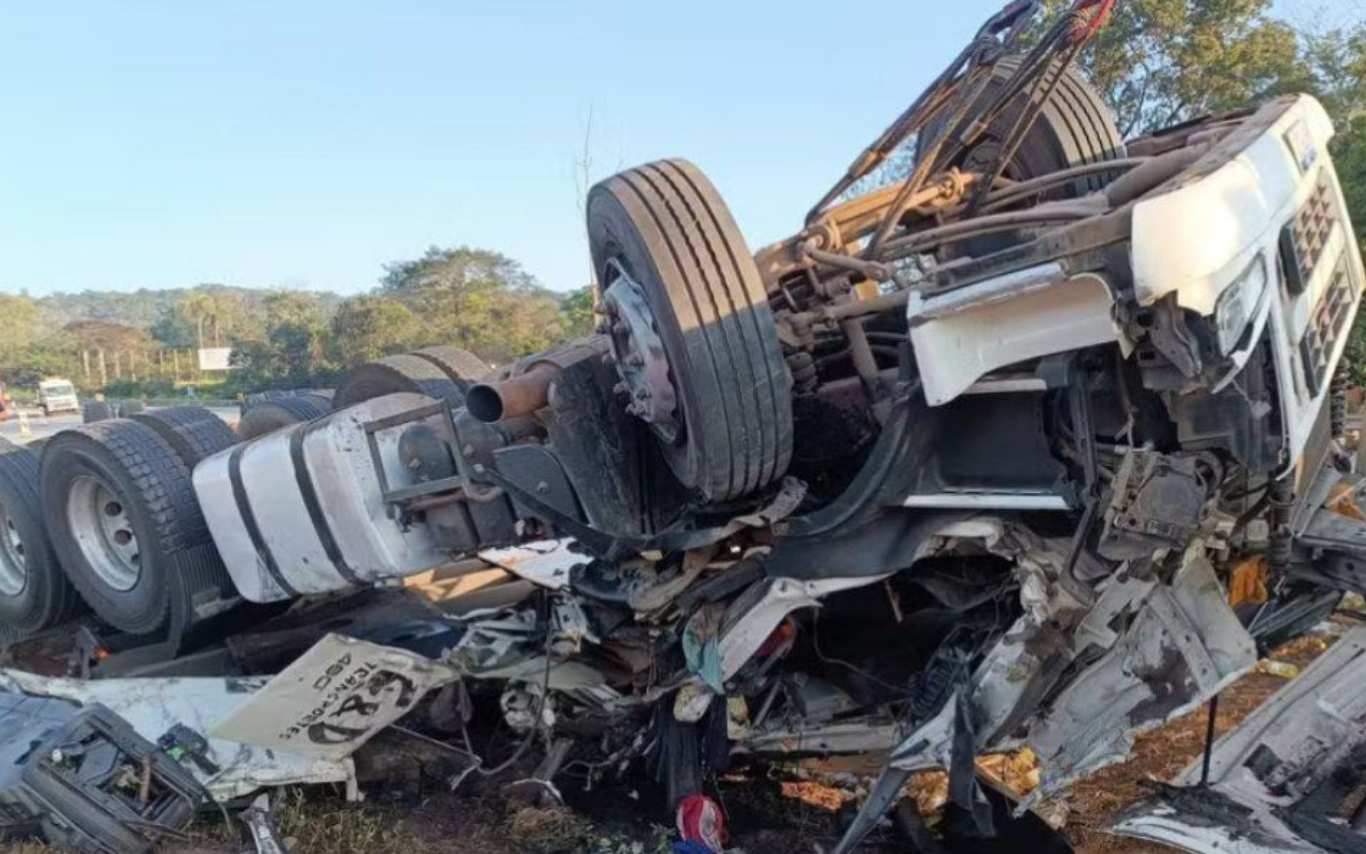 Motorista de Uberlândia morre em capotamento em Nova Serrana