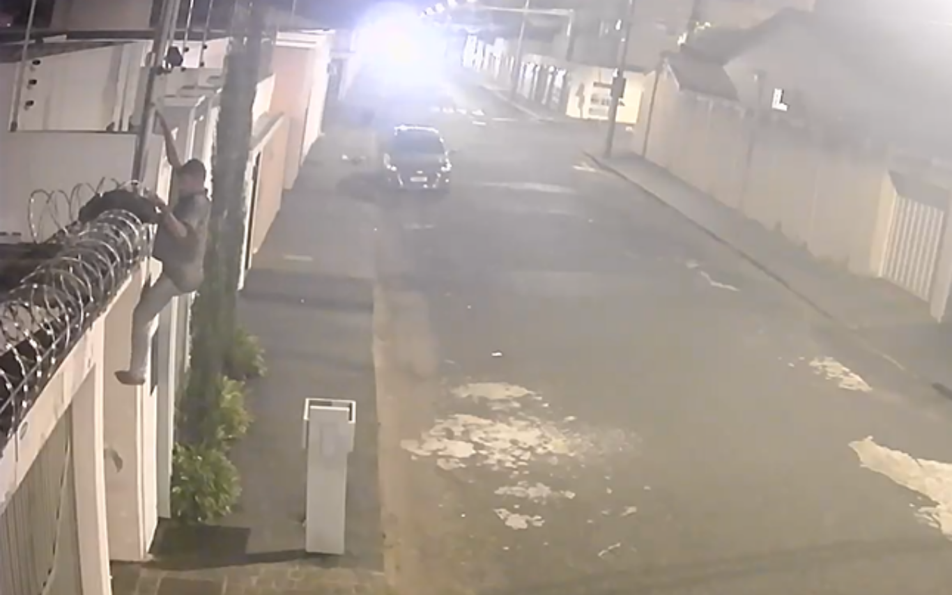 Câmeras registram tentativa de invasão no bairro Brasil, em Uberlândia