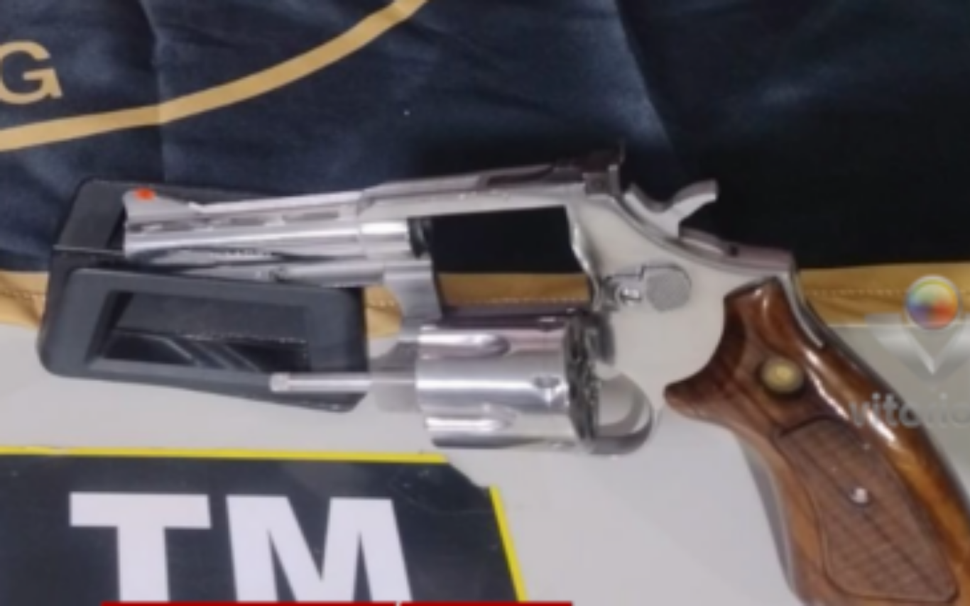 Arma de fogo apreendida após denúncia no bairro Integração