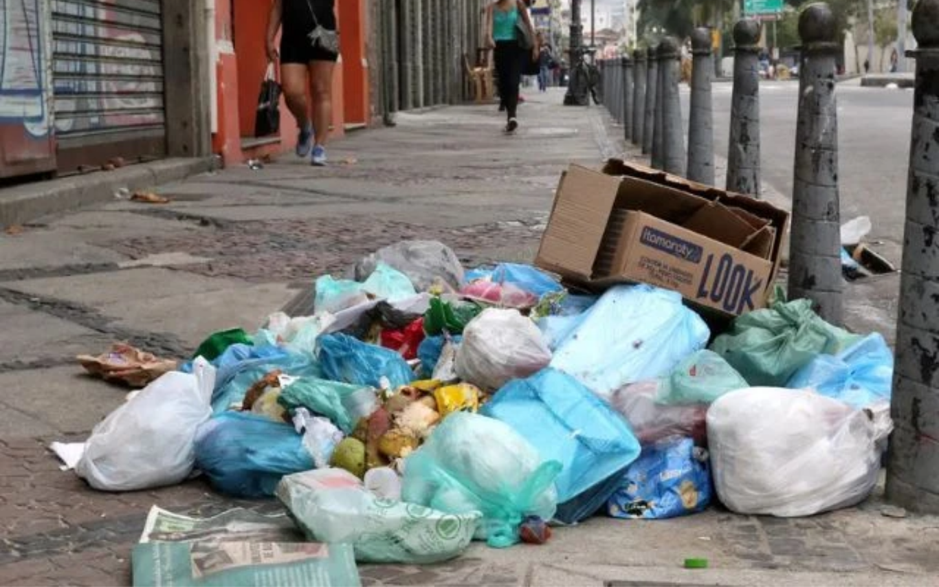 Câmara aprova multa para quem descarta lixo em vias públicas