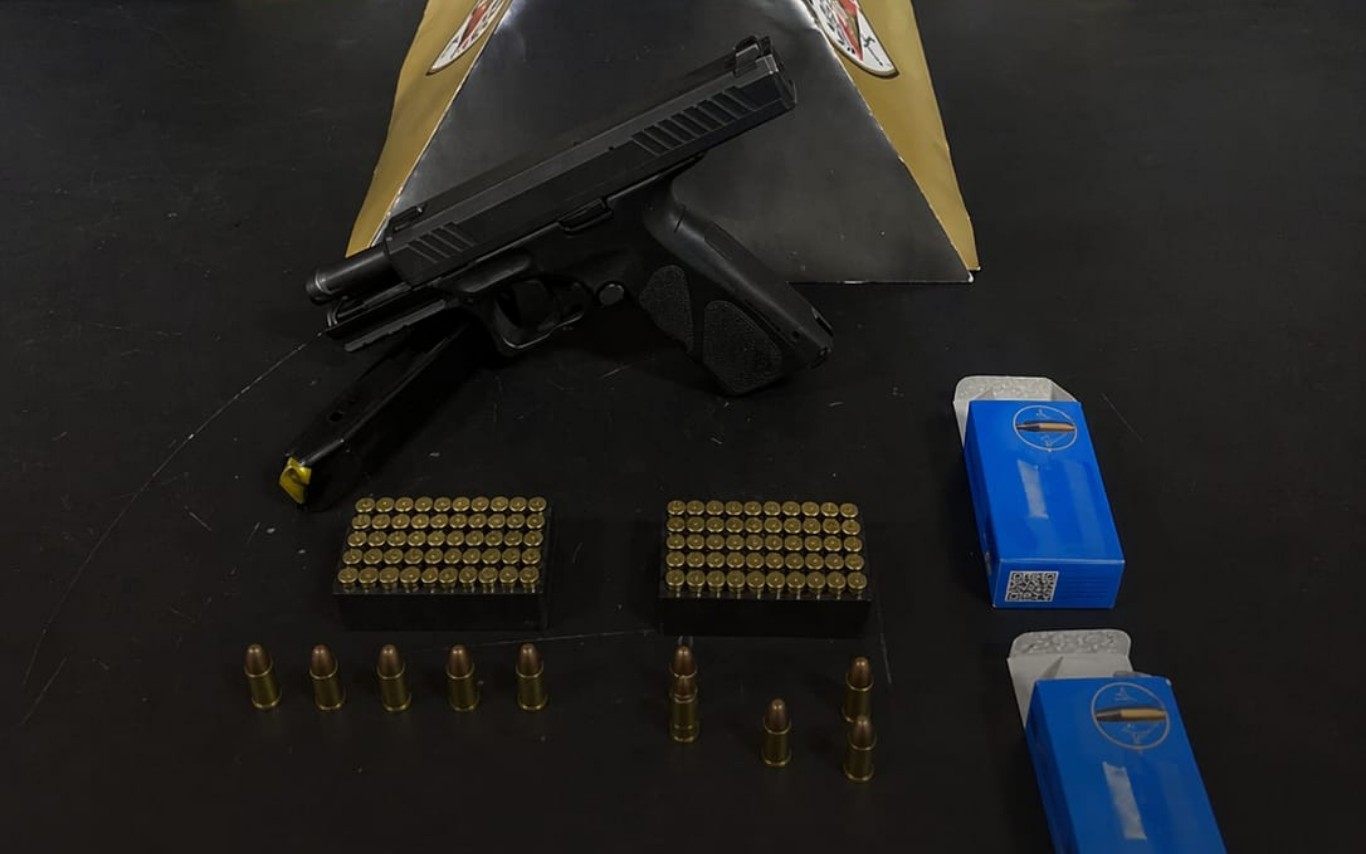Arma ilegal e munições são apreendidas no Santa Rosa, em Uberlândia