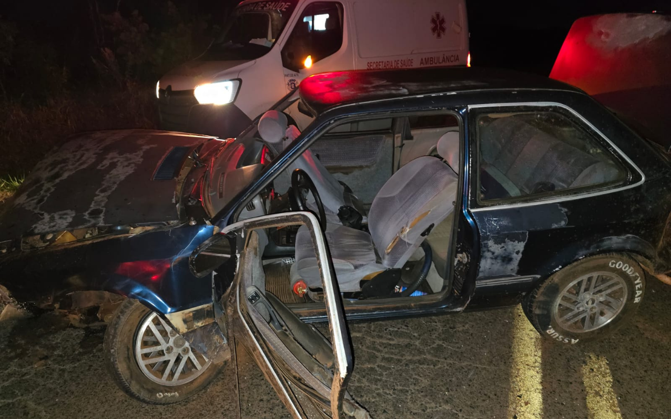 Capotamento de veículo na MGC-497, em Prata