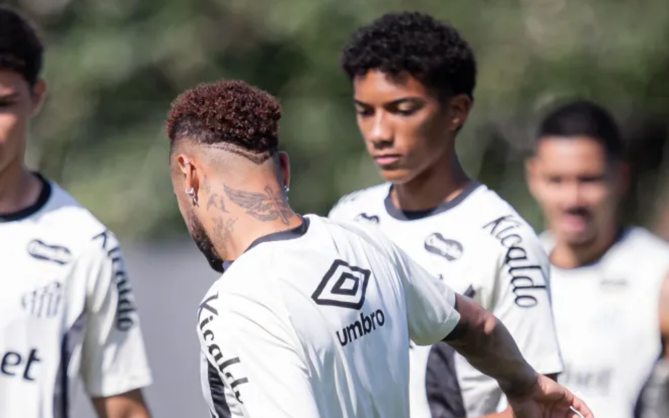 Neymar e Robinho Jr. durante treino no Santos