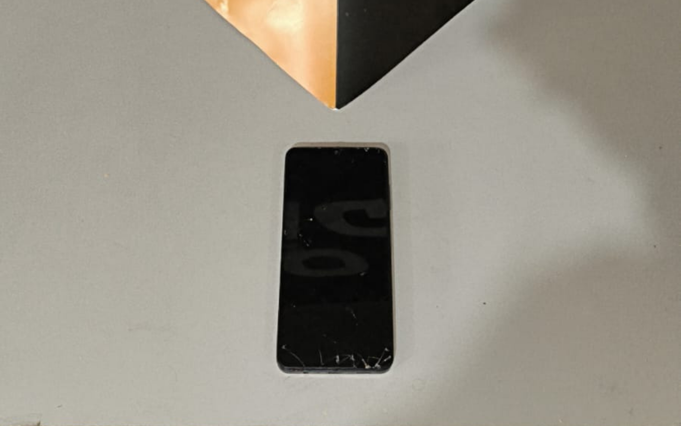 Celular da vítima que foi recuperado.