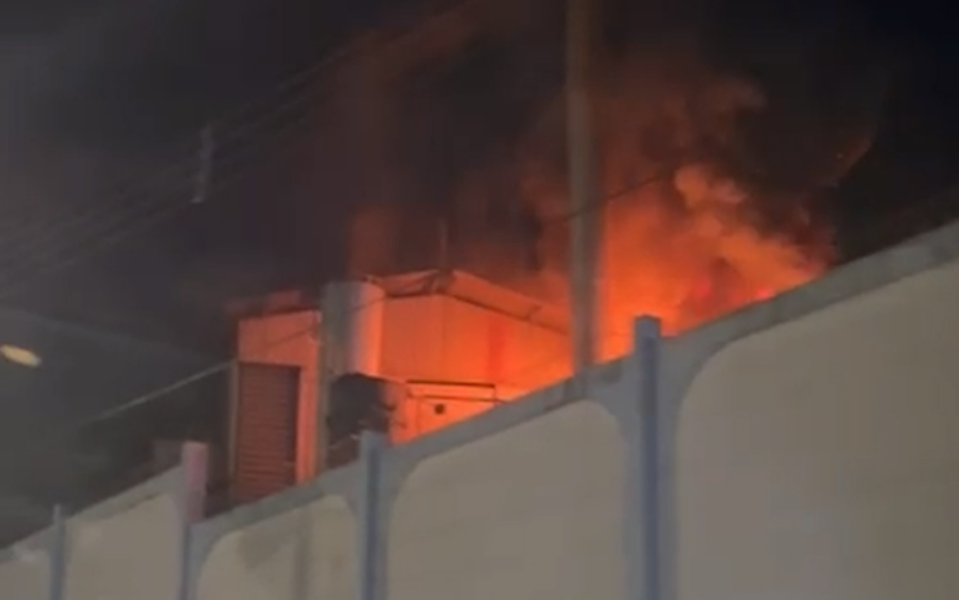 Incêndio em fábrica de laticínios em Uberlândia