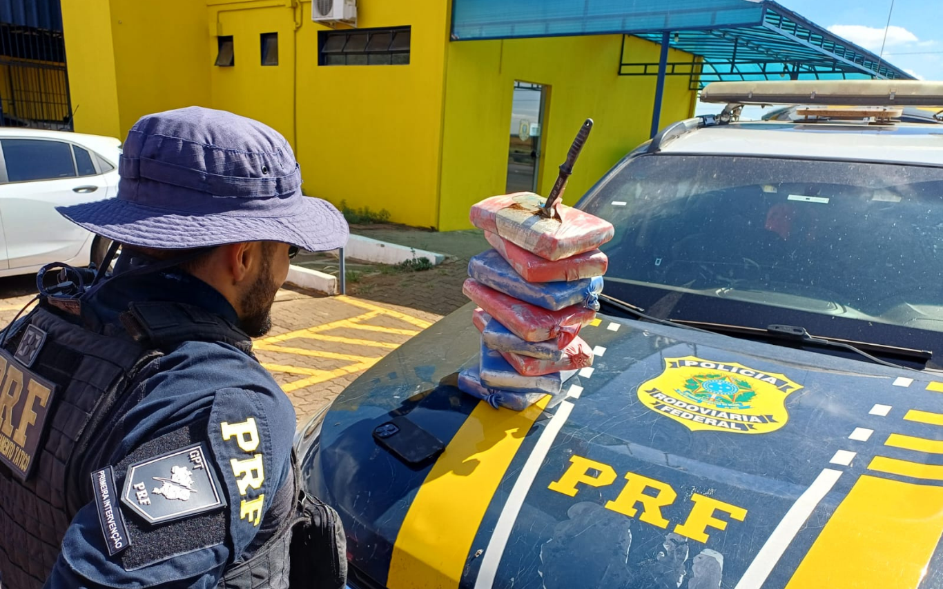 PRF apreende 9 kg de maconha em ônibus na BR-365