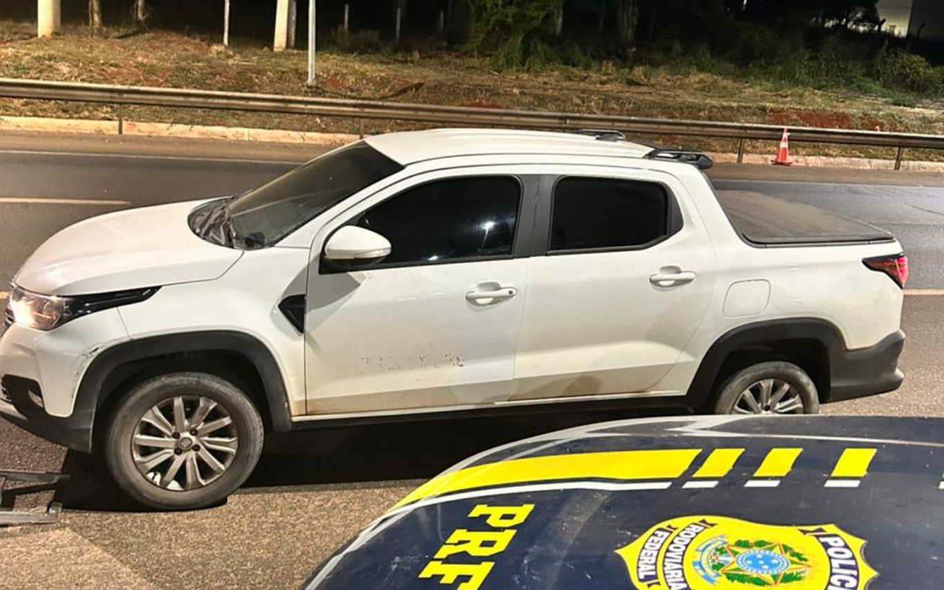 PRF recupera caminhonete clonada em Uberlândia