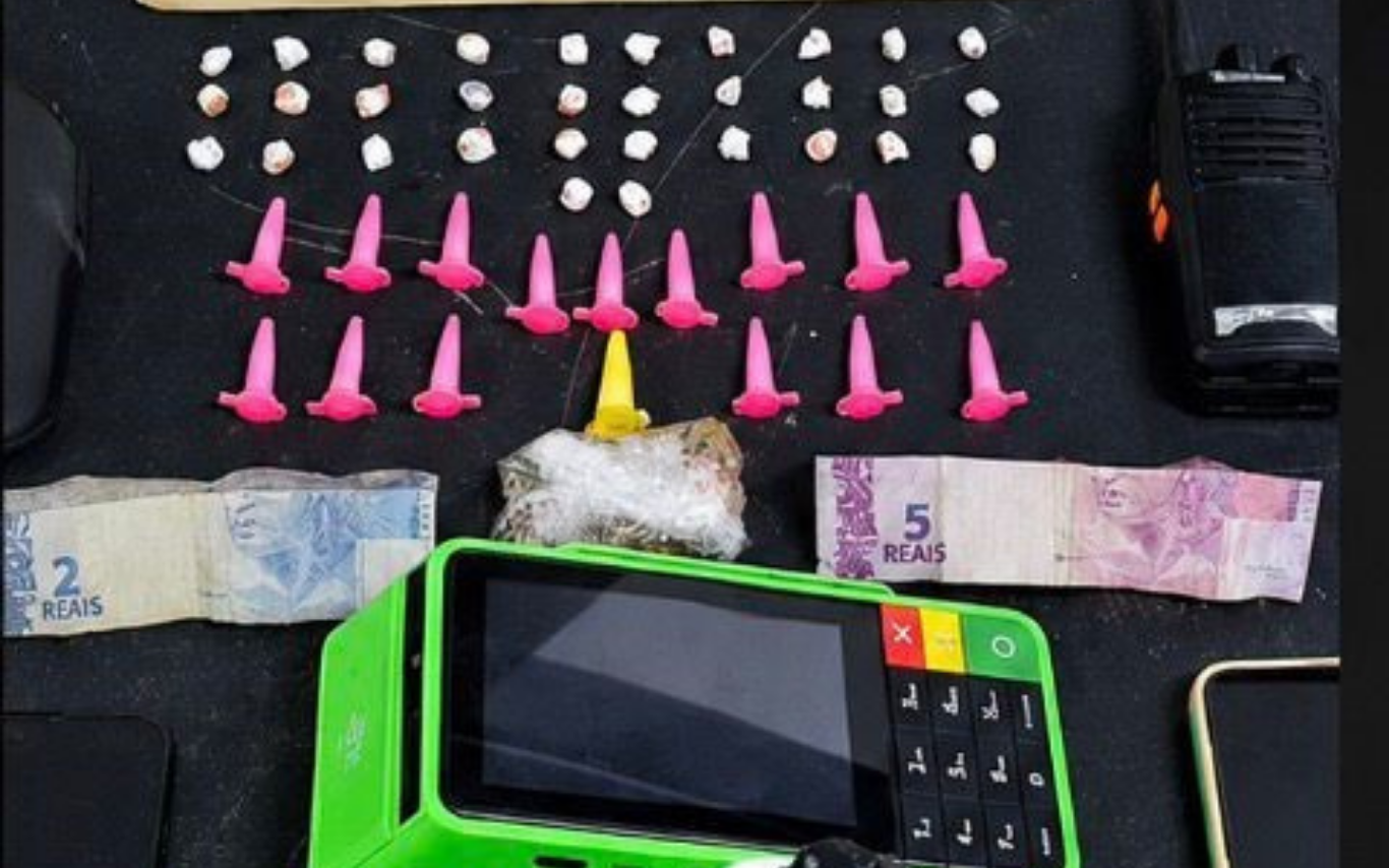 Mulher é presa com drogas e simulacro em Uberlândia