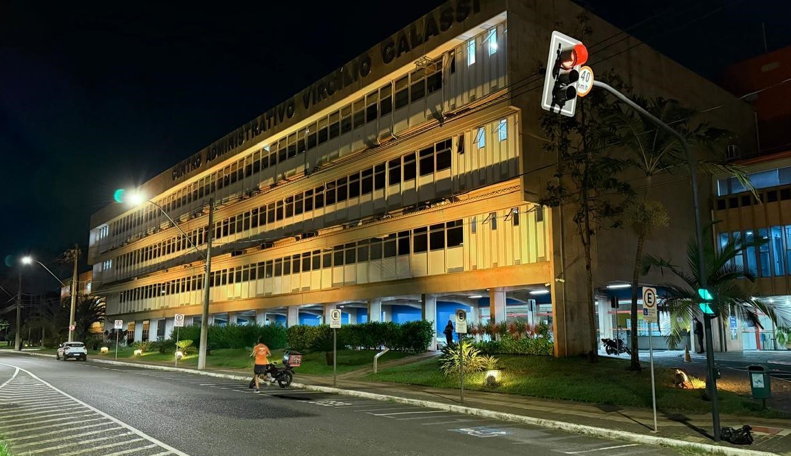 Prédios de Uberlândia recebem iluminação especial para Maio Amarelo