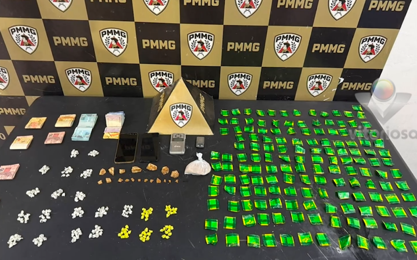 Drogas e dinheiro apreendidos no Jardim Brasília, em Uberlândia