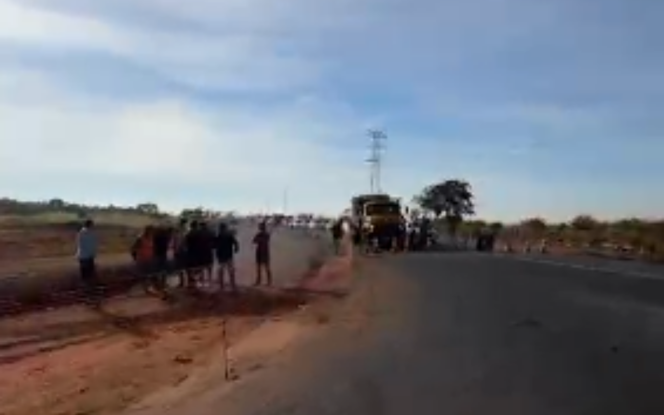 Manifestação no bairro São Jorge por construção de trevo na Serra da Bodoquena