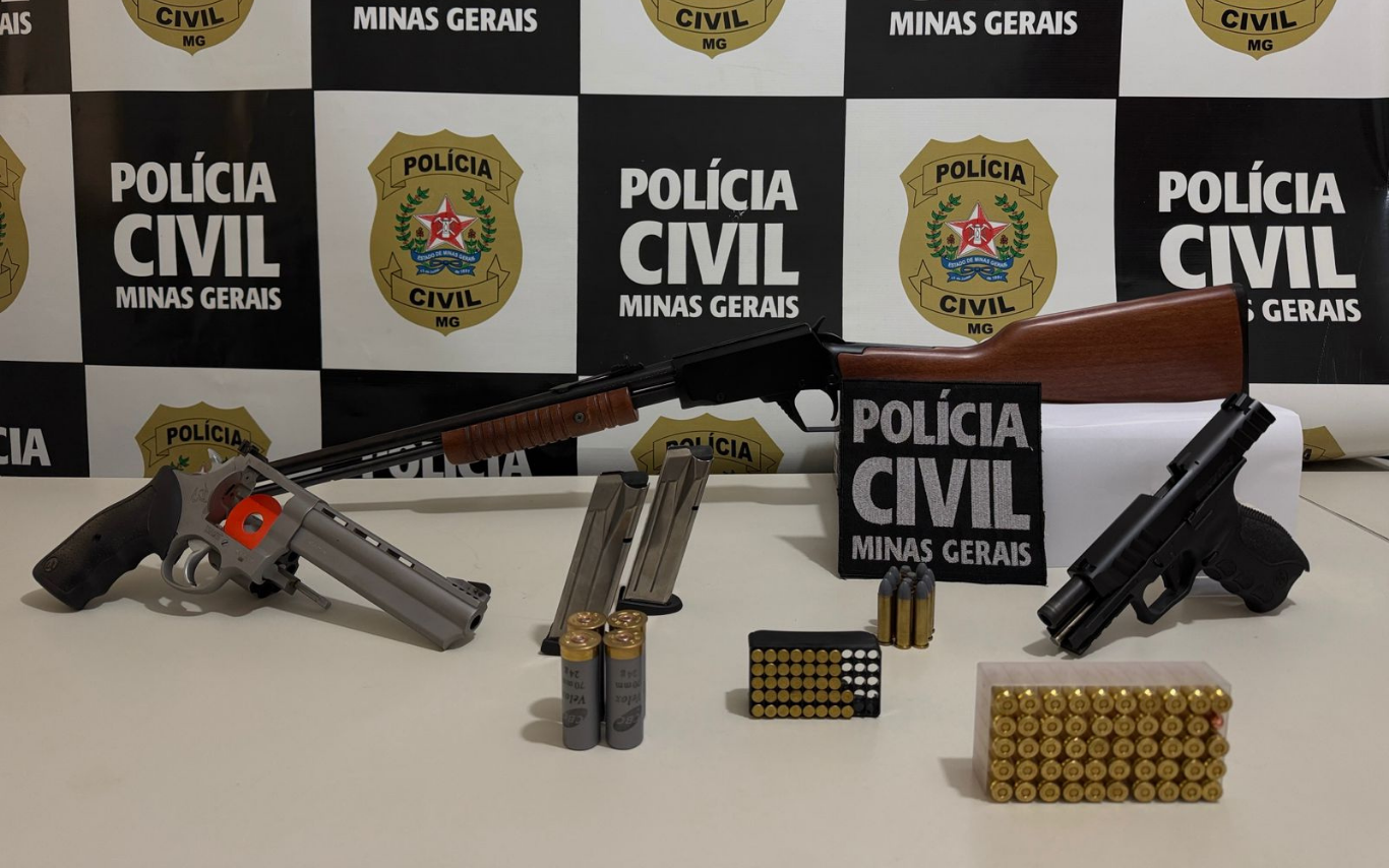 Homem é preso após ameaçar matar compenheira e cachorro
