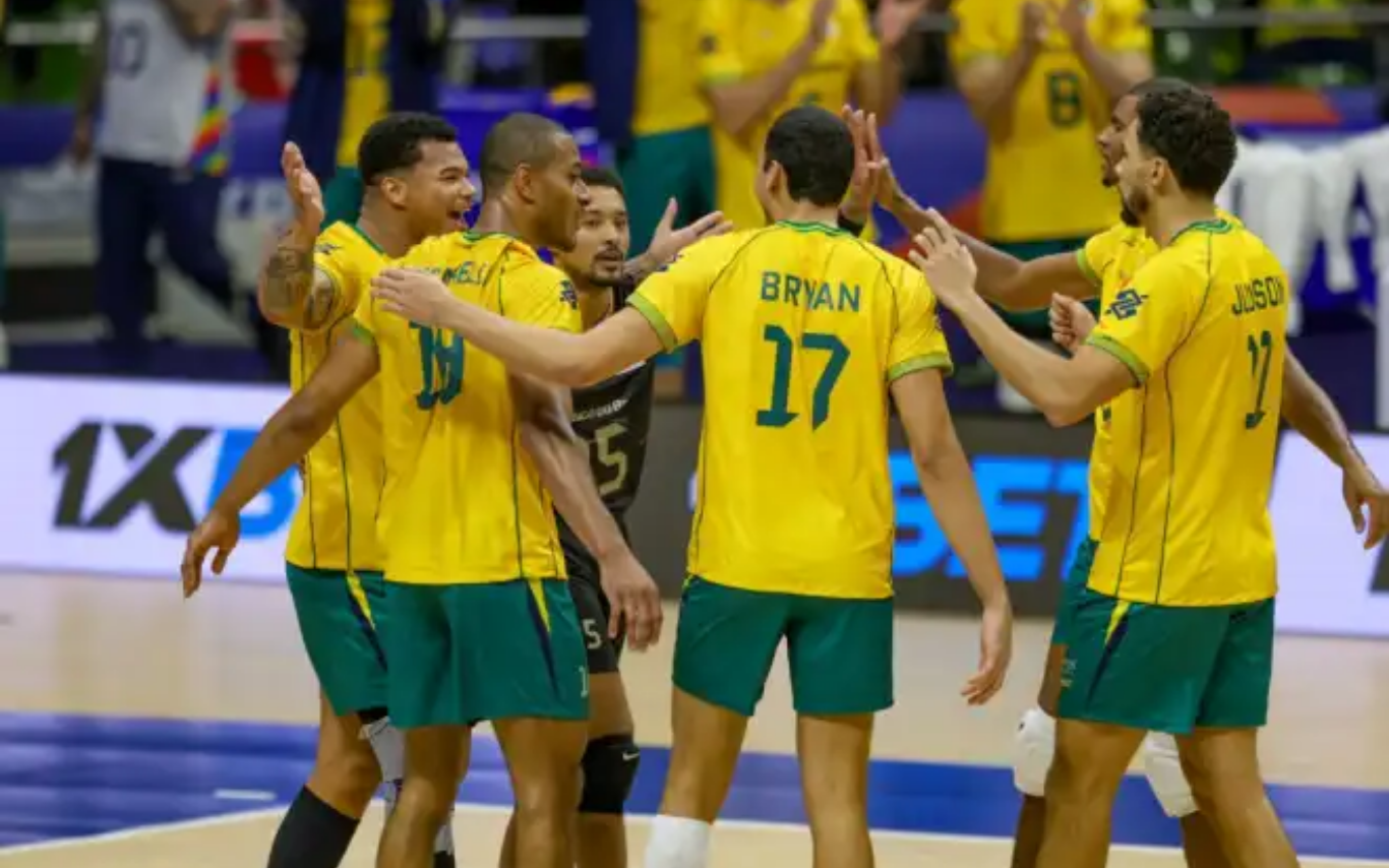 Jogadores do Brasil comemoram ponto sobre a Bélgica na VNL