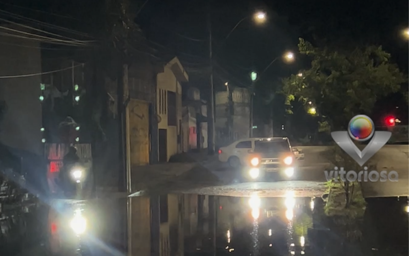 "Represa" na Avenida Brasil após temporal em Uberlândia