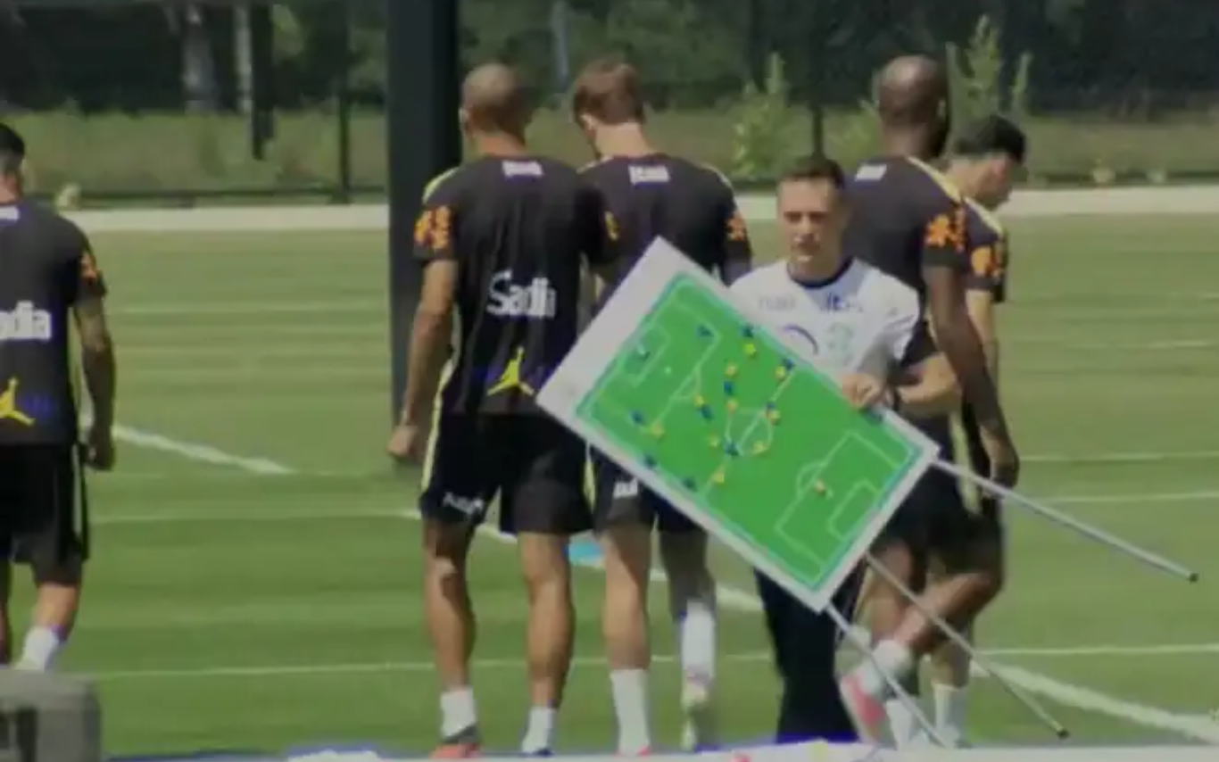 Painel tático de Ancelotti no treino da Seleção Brasileira