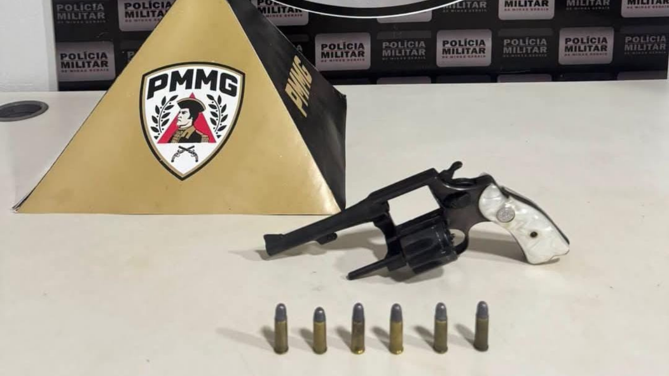 Revólver estava escondido em baú de motocicleta