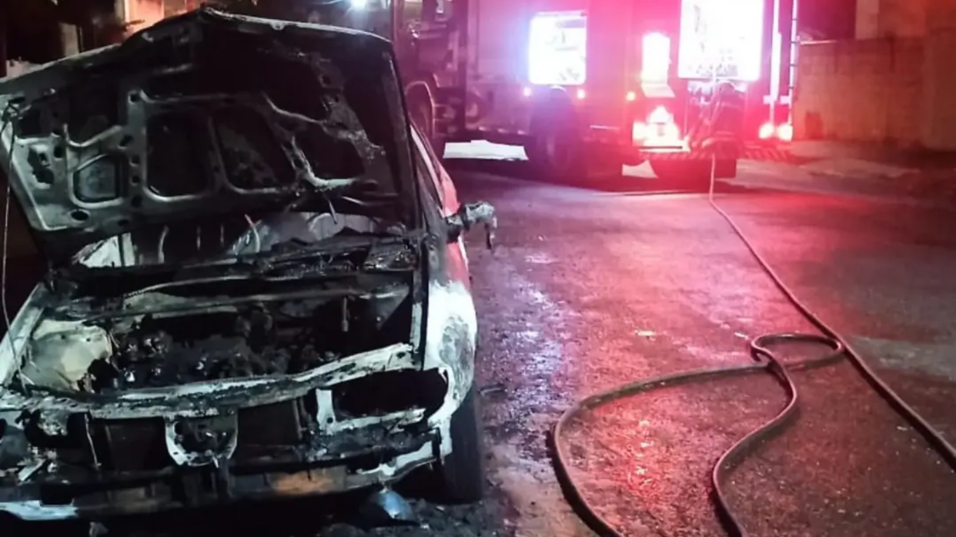 Incêndio em carro em Ituiutaba