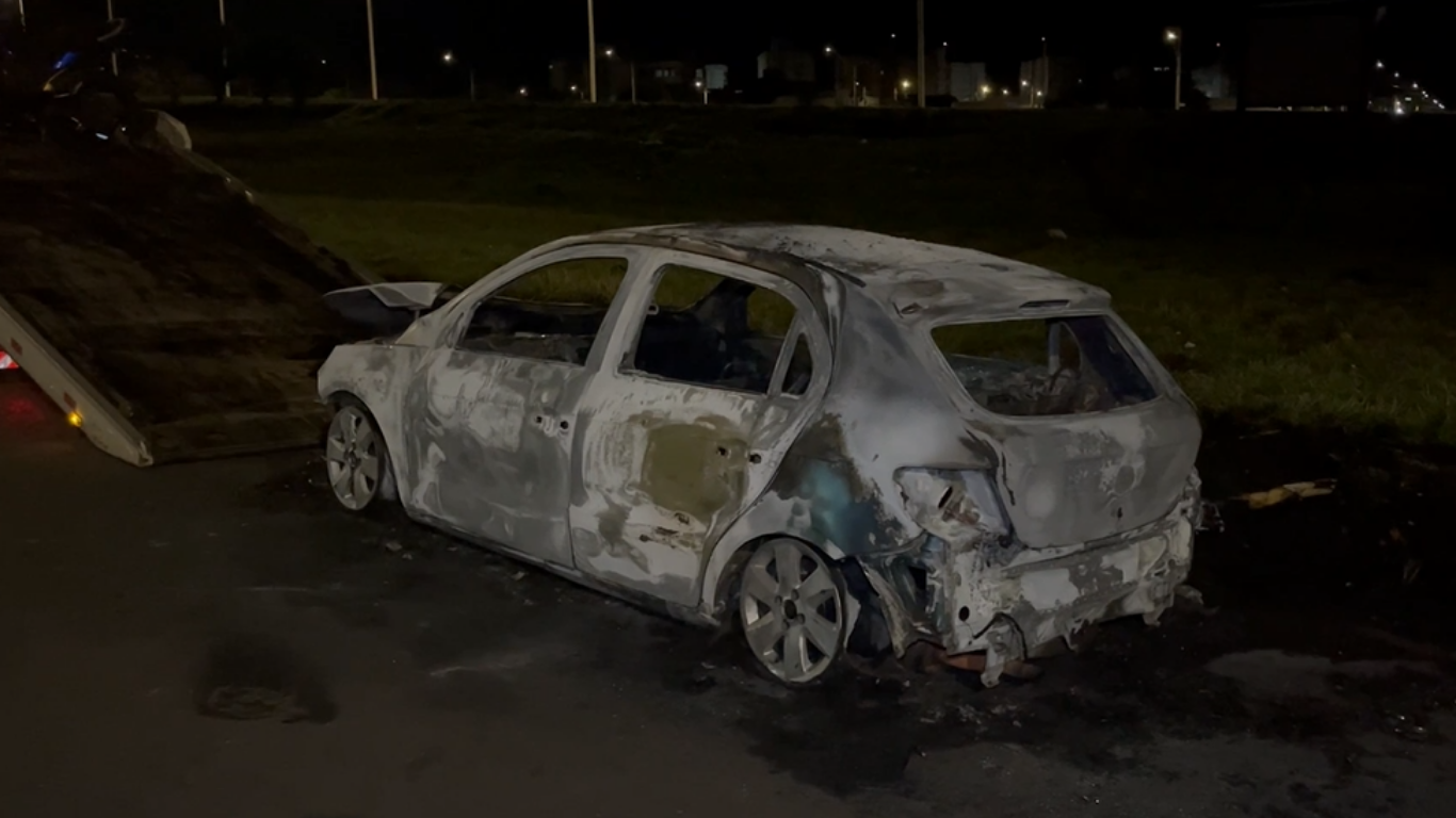 Incêndio em automóvel provocado por inconformidade com fim de relacionamento em Uberlândia