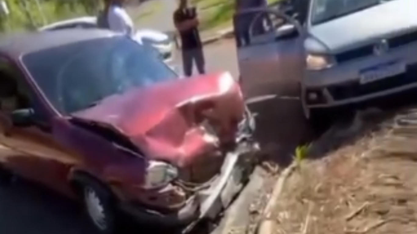 Colisão deixa mulher ferida em Araxá