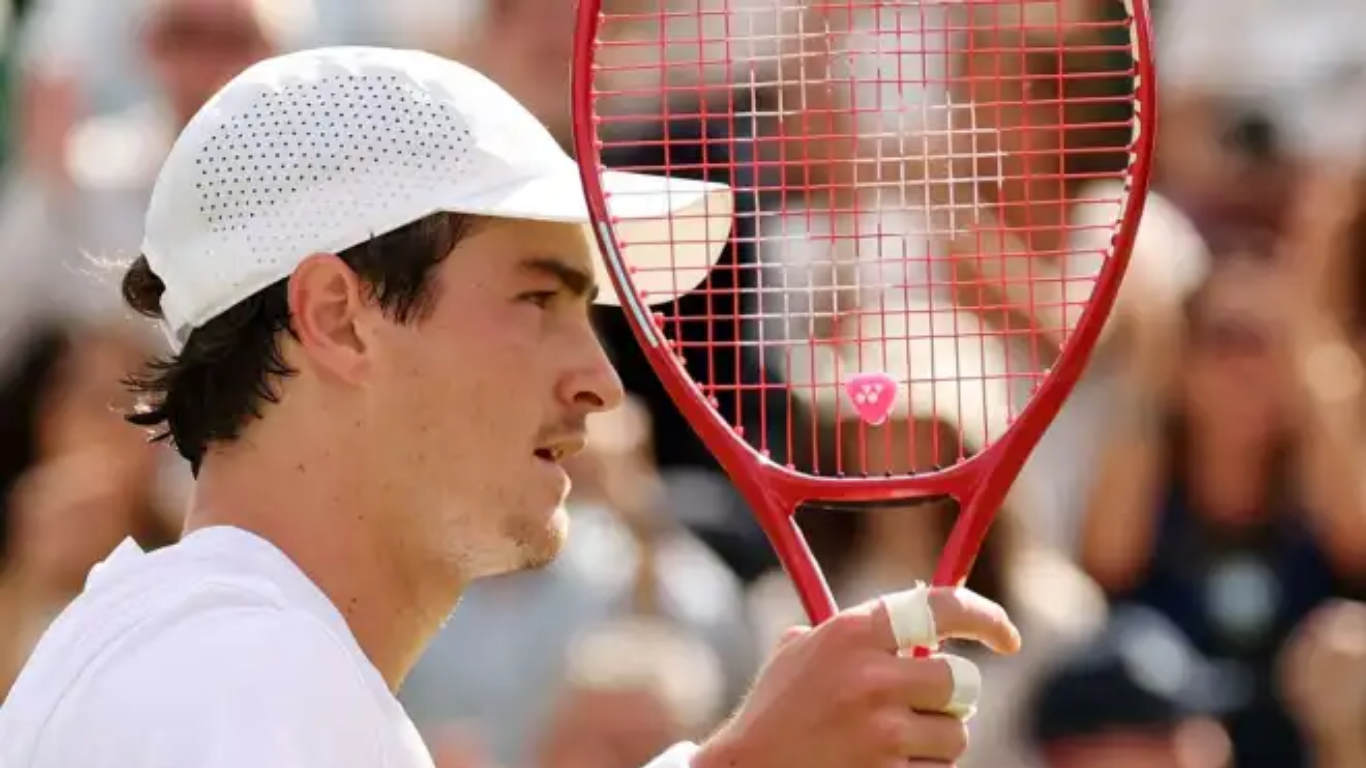 João Fonseca em ação em Wimbledon
