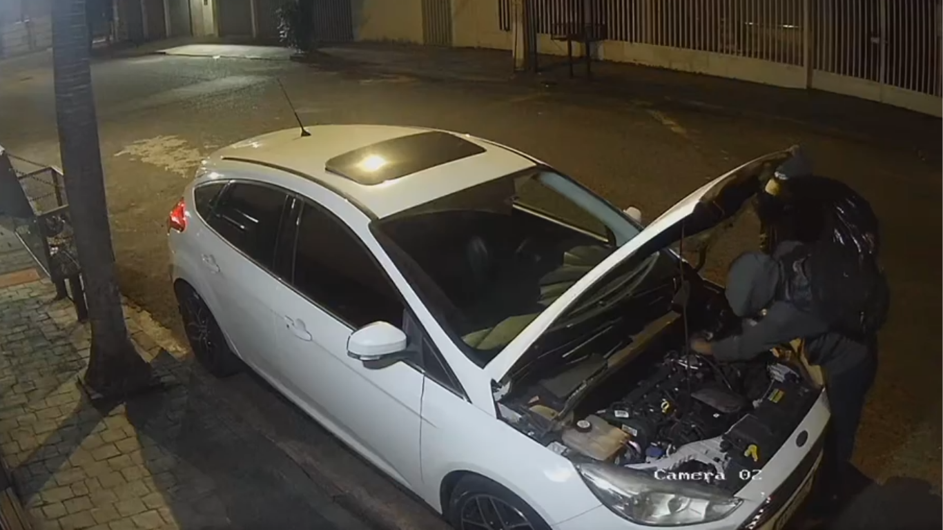 Carro é furtado duas vezes na mesma madrugada em Uberlândia