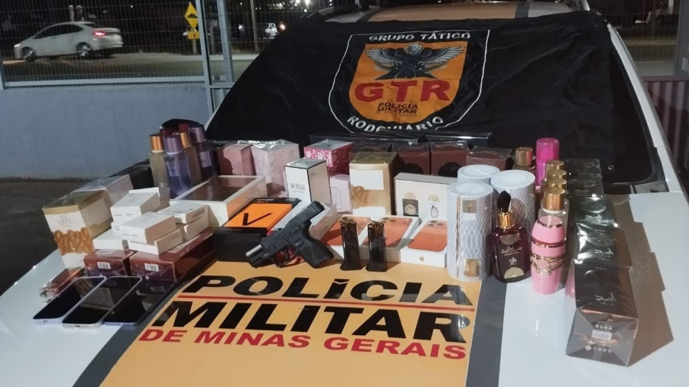 Pistola e mercadorias apreendidas em Patos de Minas
