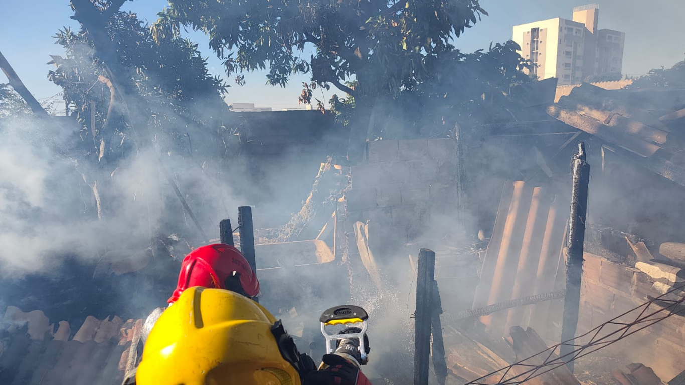 Idosa causa incêndio em casa do Residencial Integração