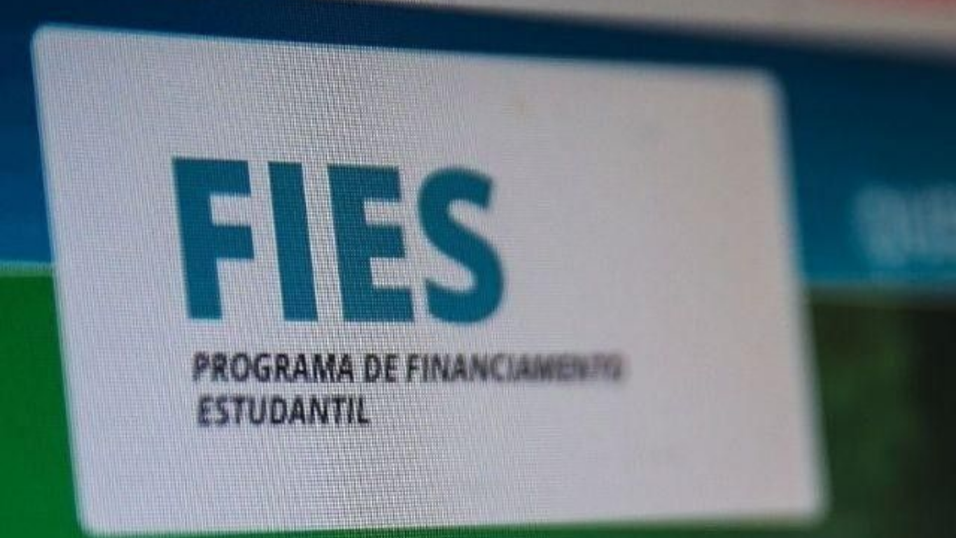 Fies é um programa que financia parte das mensalidades do estudante em universidades privadas