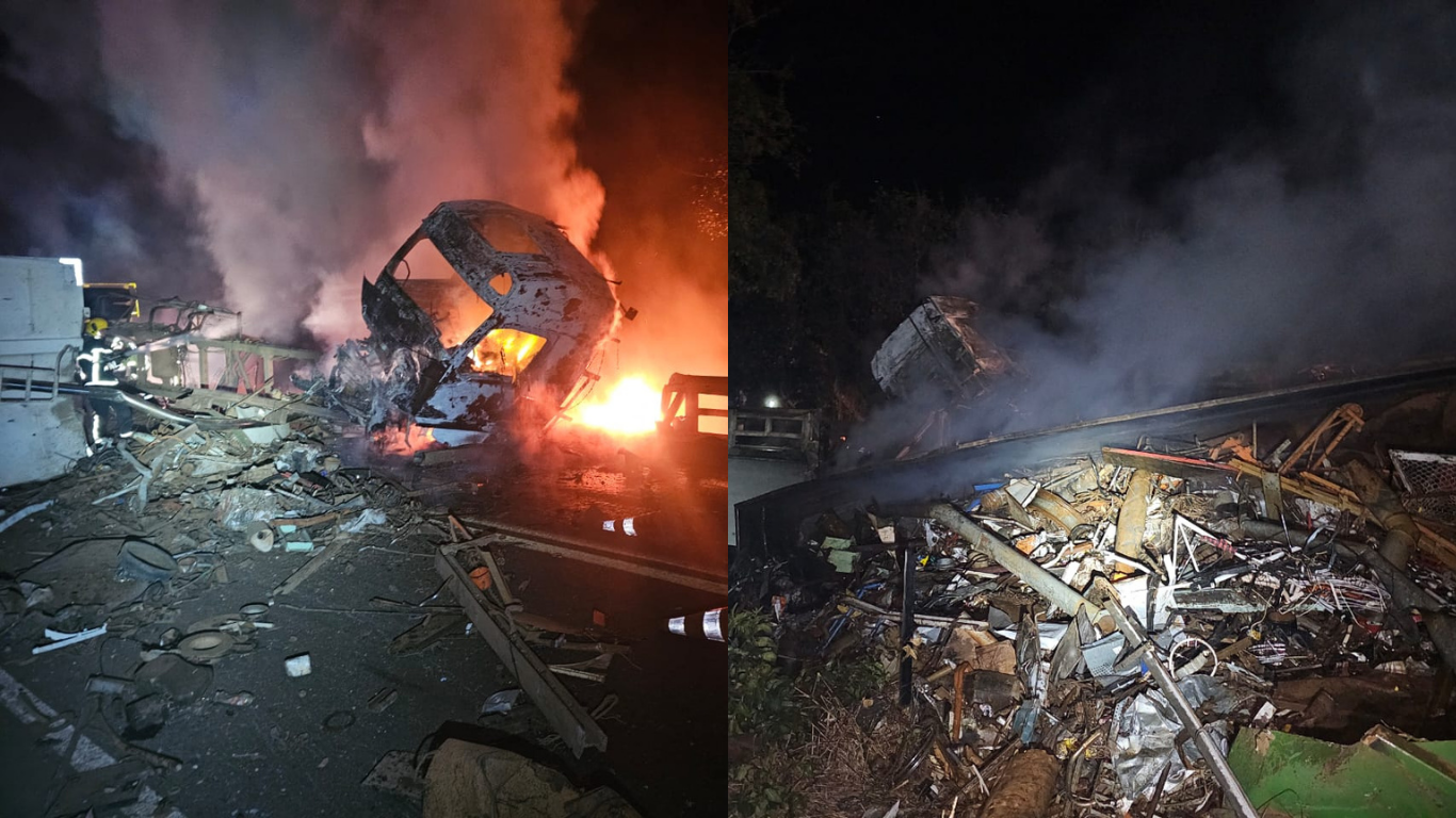 Acidente entre carretas carregadas de sucata no Alto Paranaíba
