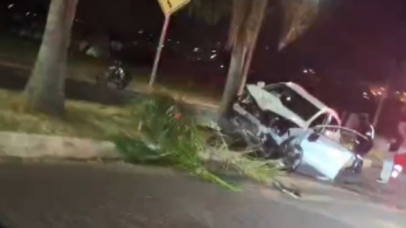 Capotamento no Jardim Inconfidência, em Uberlândia