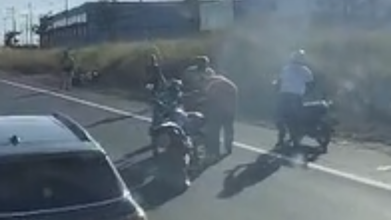 Motociclista fica ferido em acidente com carro no Anel Viário Sul, em Uberlândia