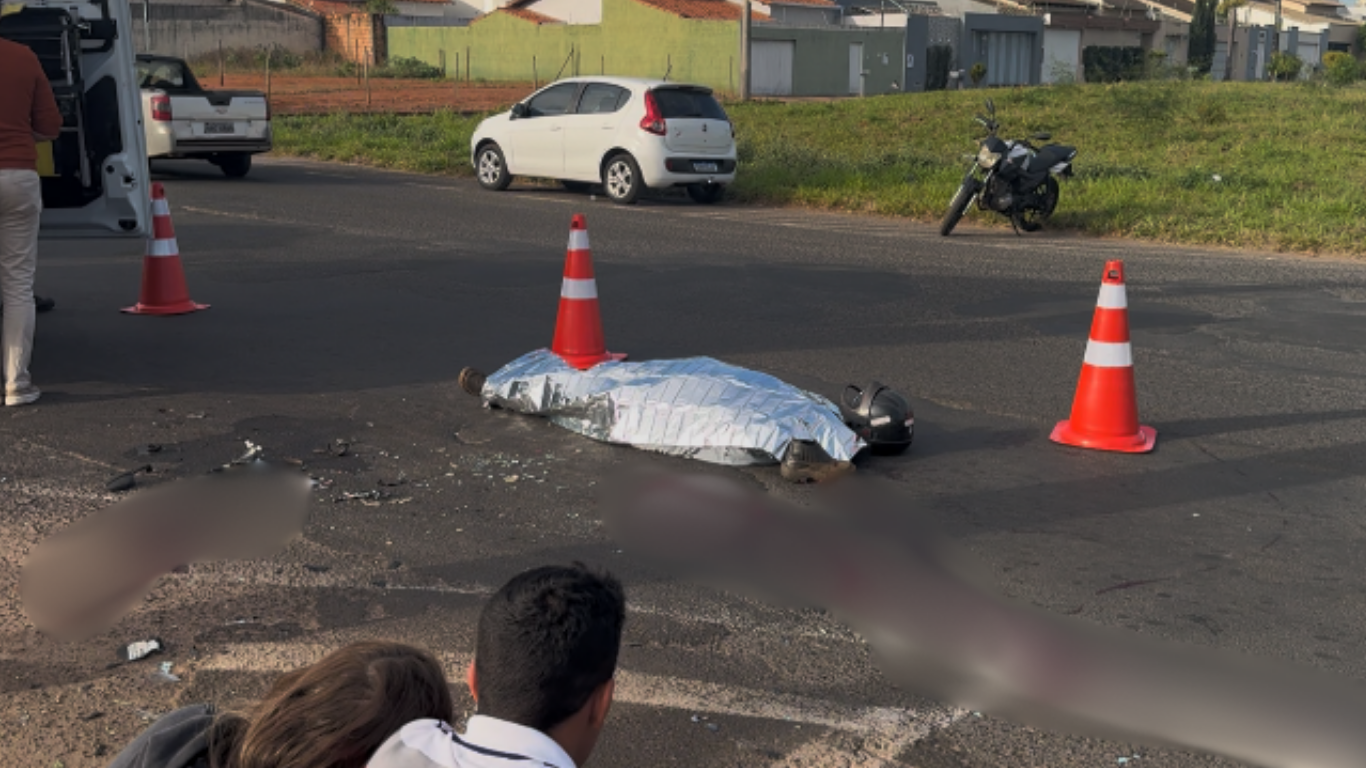Acidente entre motocicletas deixa um morto e outro ferido no bairro Jardim Patrícia, em Uberlândia