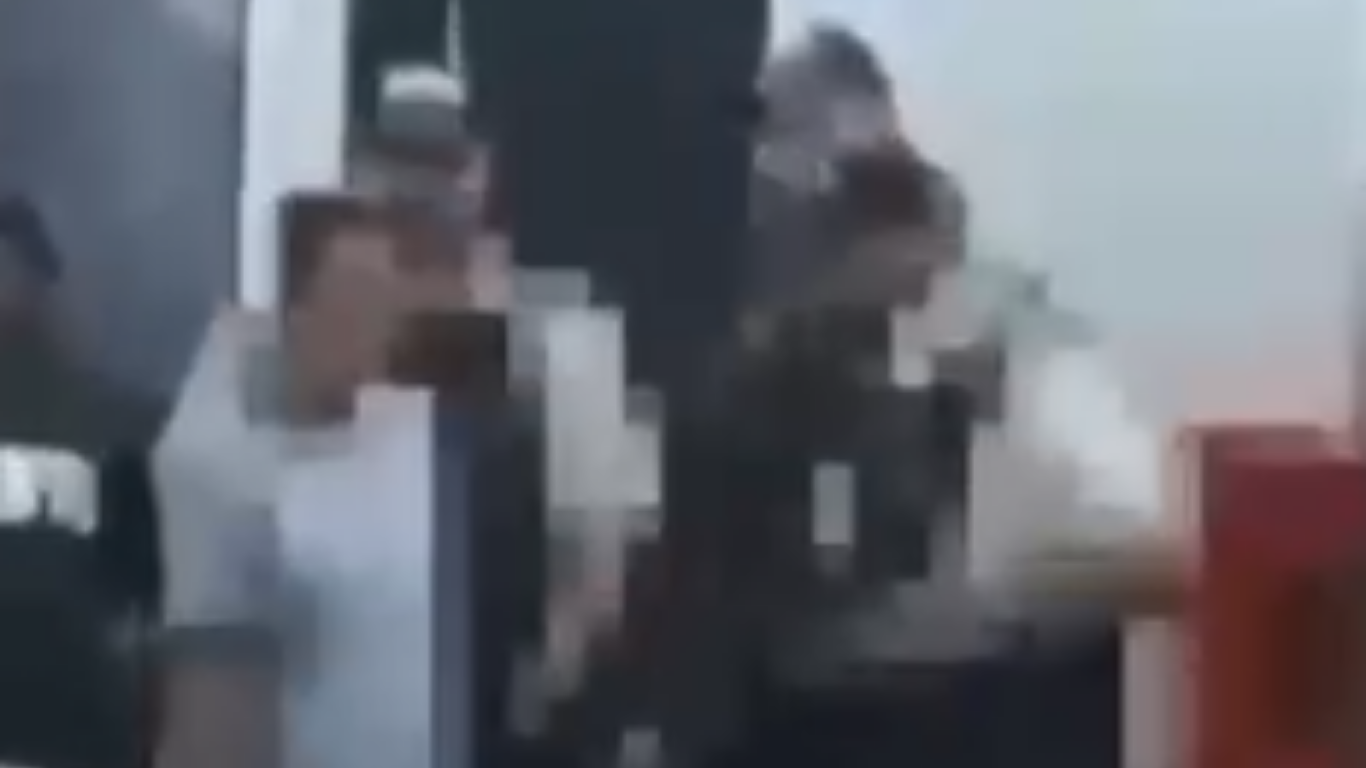 Briga entre casal em ônibus termina em agressões e mobiliza passageiros no Terminal Central de Uberlândia