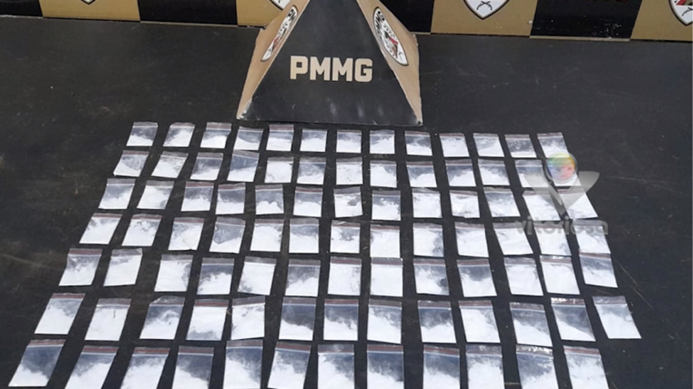 Três suspeitos foram detidos após fuga e apreensão de cocaína em Uberlândia