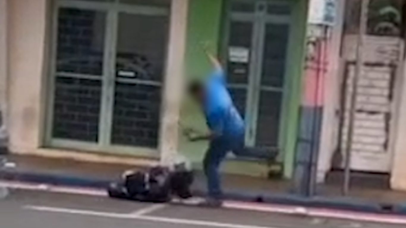 Homem é preso após agredir atendente de estacionamento rotativo em Frutal