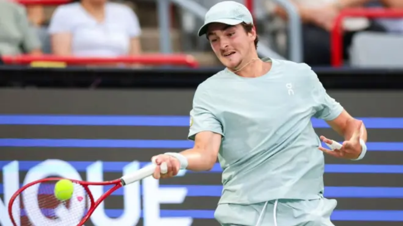 João Fonseca em ação no Masters 1000 de Montreal