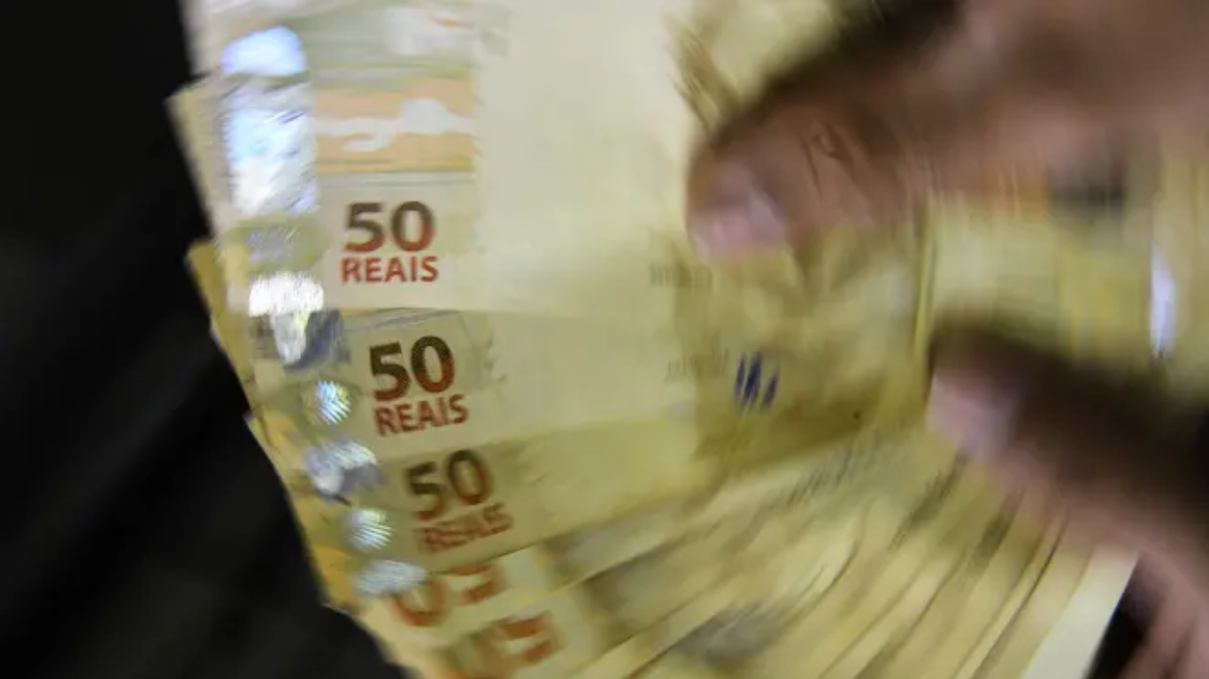 Abono será pago no dia 17 para nascidos em novembro e dezembro