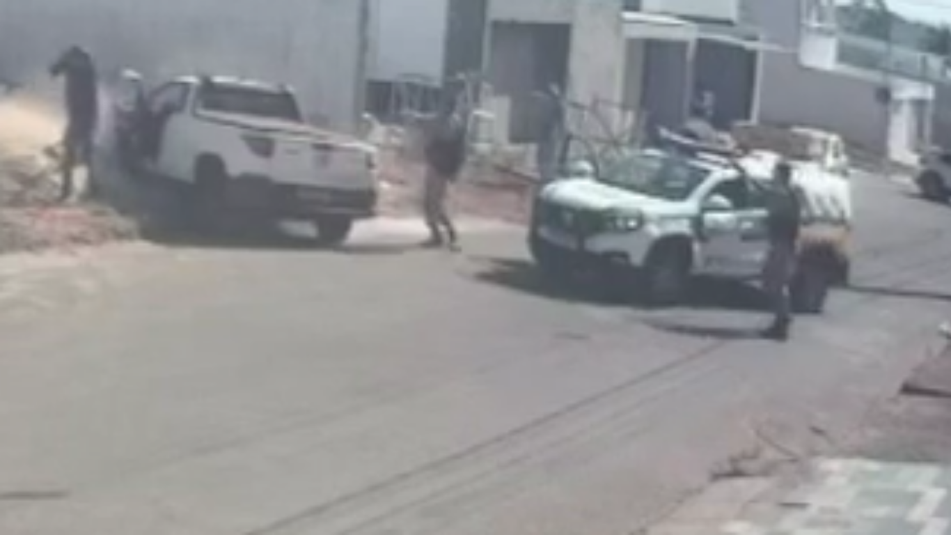 Carro furtado em Belo Horizonte é recuperado e suspeito bate em viatura durante tentativa de fuga