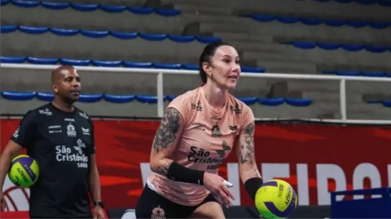 Tifanny, do Osasco, em ação durante treinamento da equipe