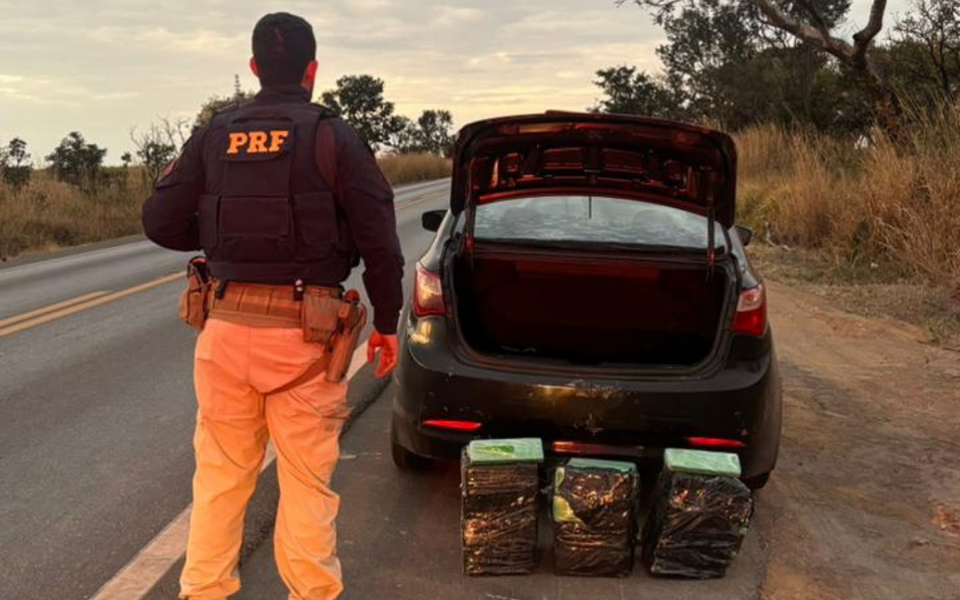 Ação na BR-365: PRF apreende 103 tabletes de maconha e prende dois jovens em São Gonçalo do Abaeté