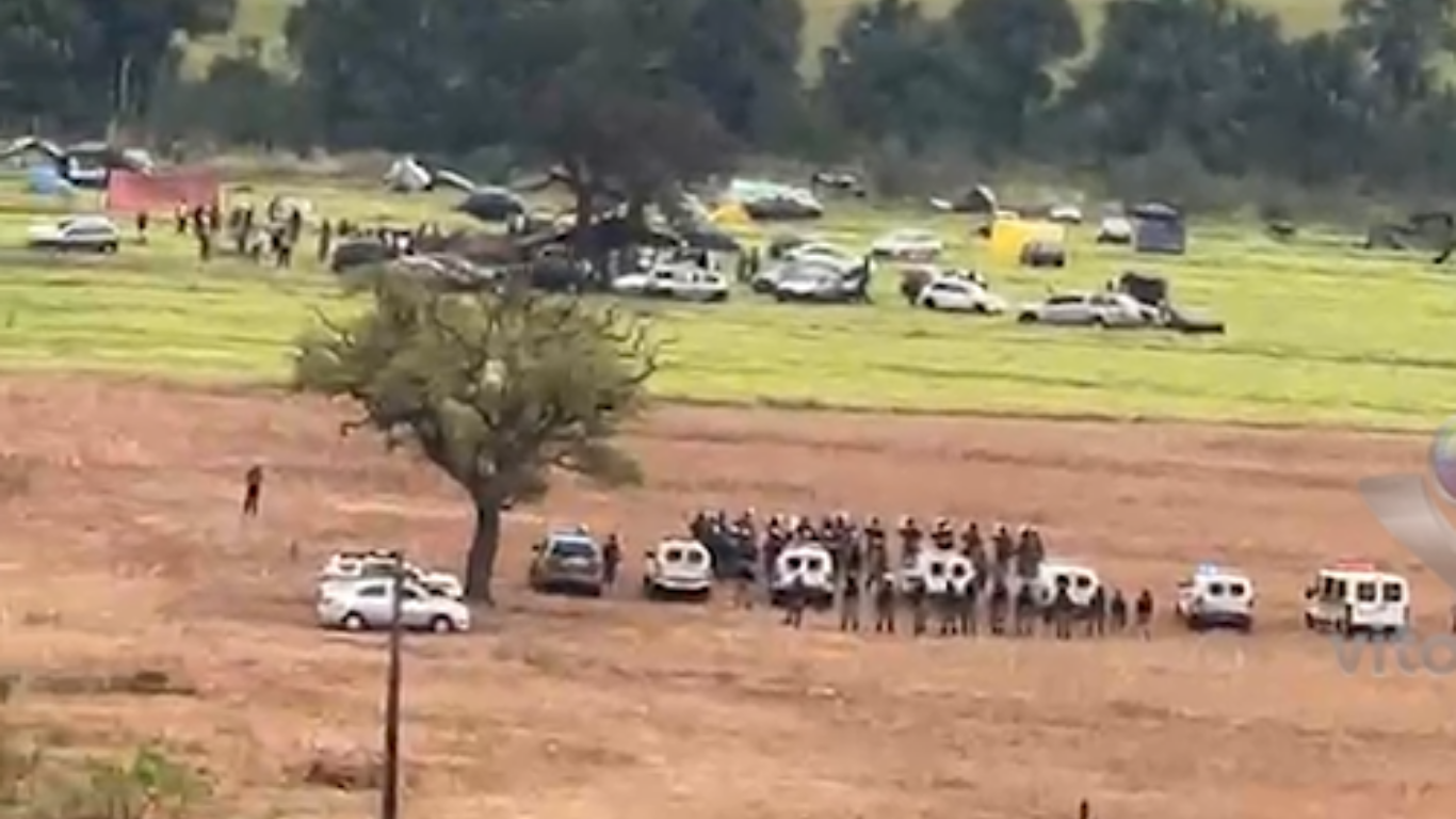 Tropa de Choque Ultima Famílias a Deixarem Área Ocupada na MG-497 em Uberlândia