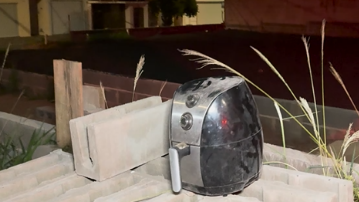 Homem é preso pela Polícia Militar após furtar viveiro no bairro Saraiva, em Uberlândia
