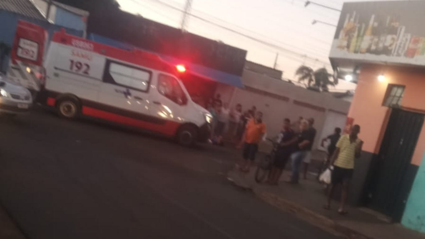 Menina de 11 anos fica ferida após colisão entre bicicleta e carro no Bairro Morumbi
