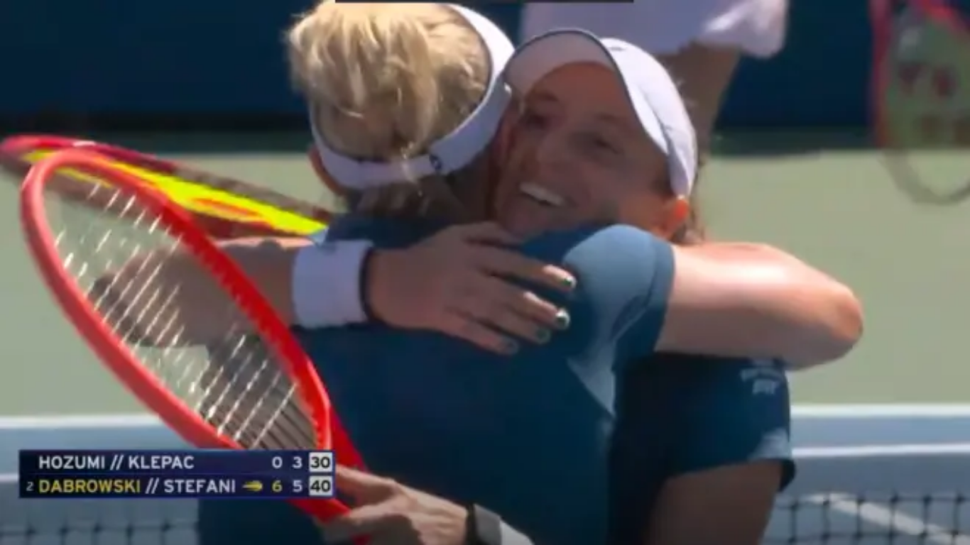 Luisa Stefani celebra vitória no US Open 2026 com Gabriela Dabrowski