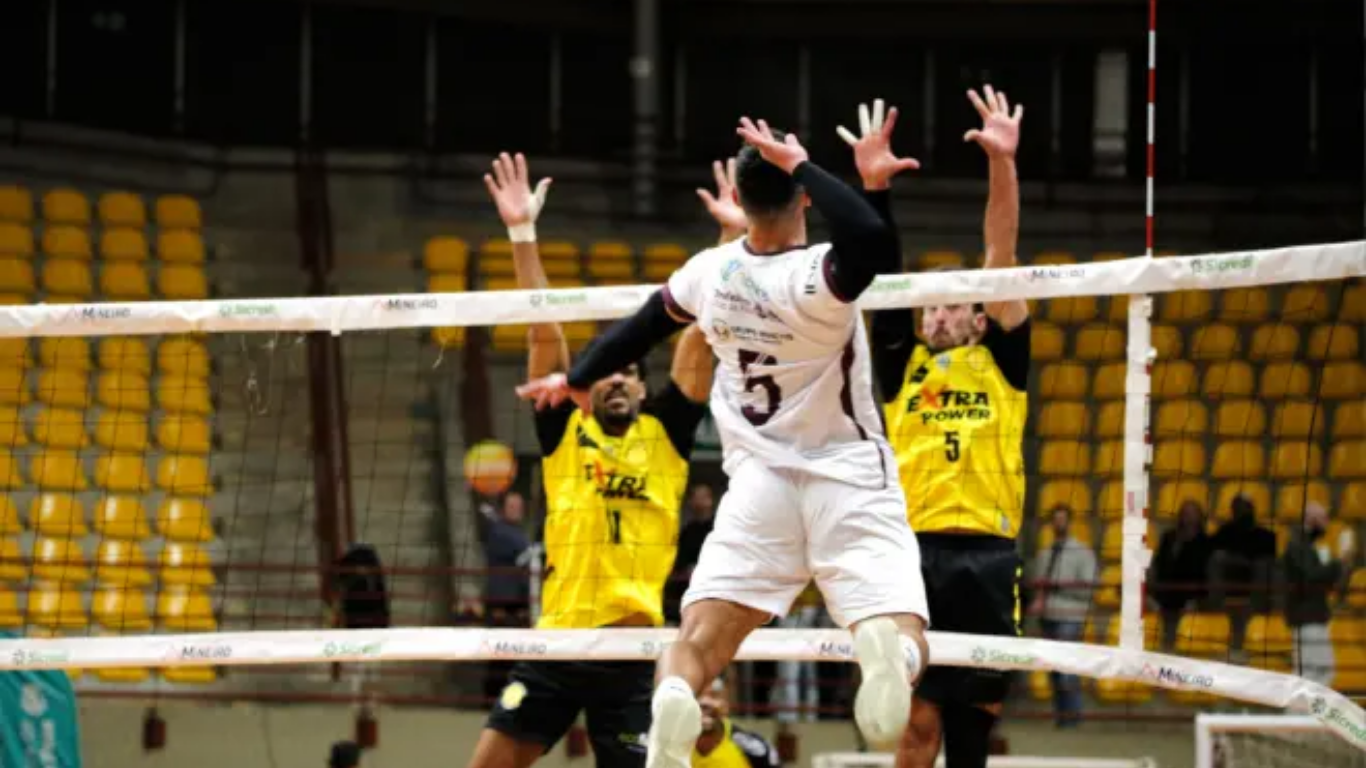 Praia Clube vence JF Vôlei em estreia no Campeonato Mineiro