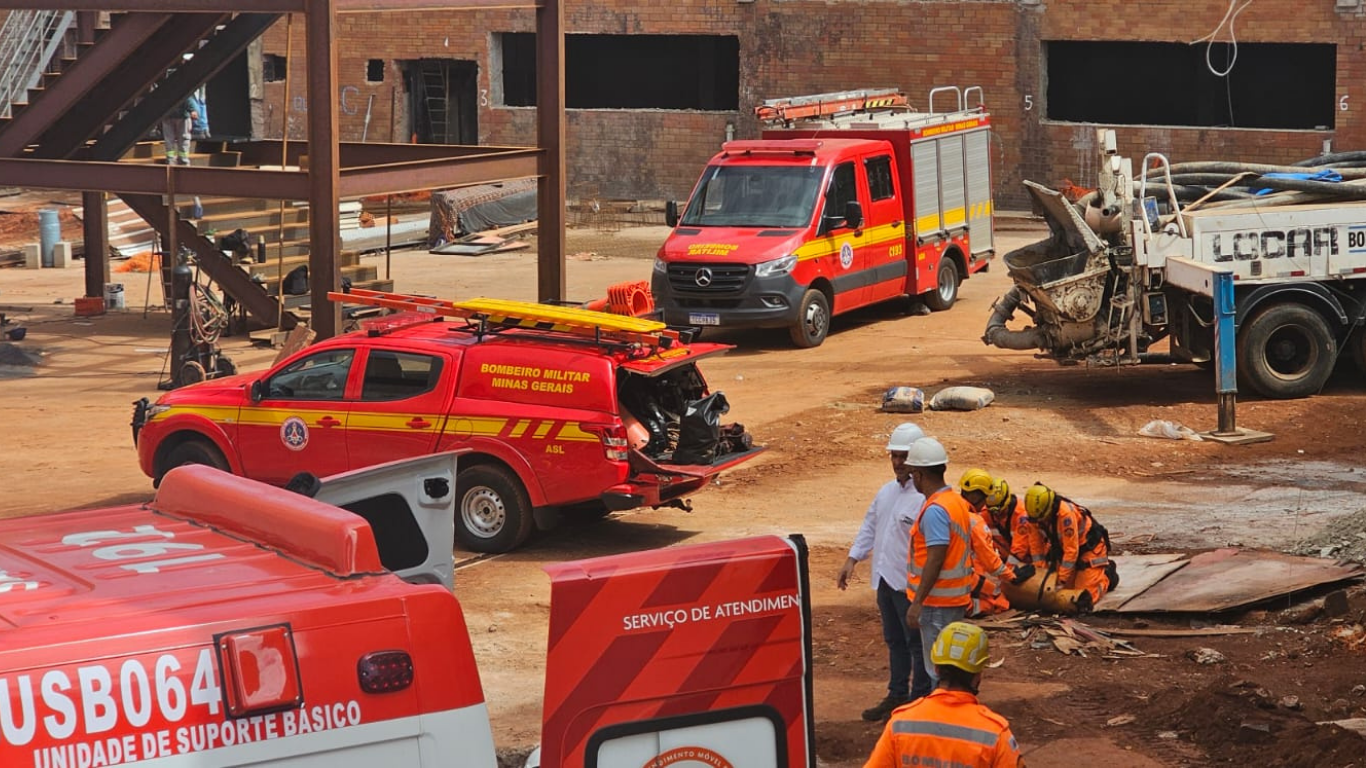 Bombeiros resgatam trabalhador após queda em caixa d’água subterrânea em Uberlândia