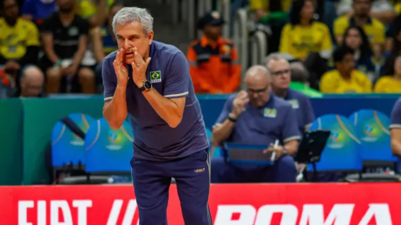 Zé Roberto em ação pela Seleção Feminina de Vôlei