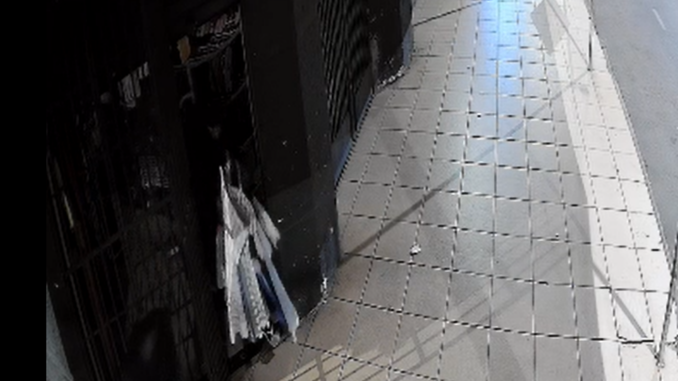 Loja de roupas e calçados é arrombada e tem prejuízo de cerca de R$ 30 mil durante furto na madrugada no bairro Canaã em Uberlândia