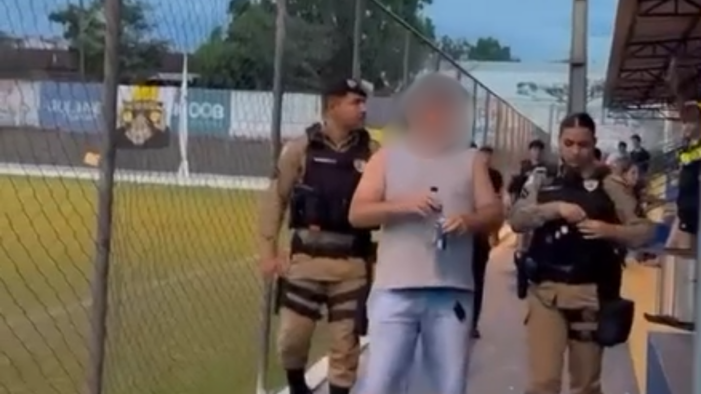 Confronto entre Bluec e Paranaibana precisou ser paralisado no Estádio Marcondão; suspeito foi apontado por torcedores e preso pela Polícia Militar