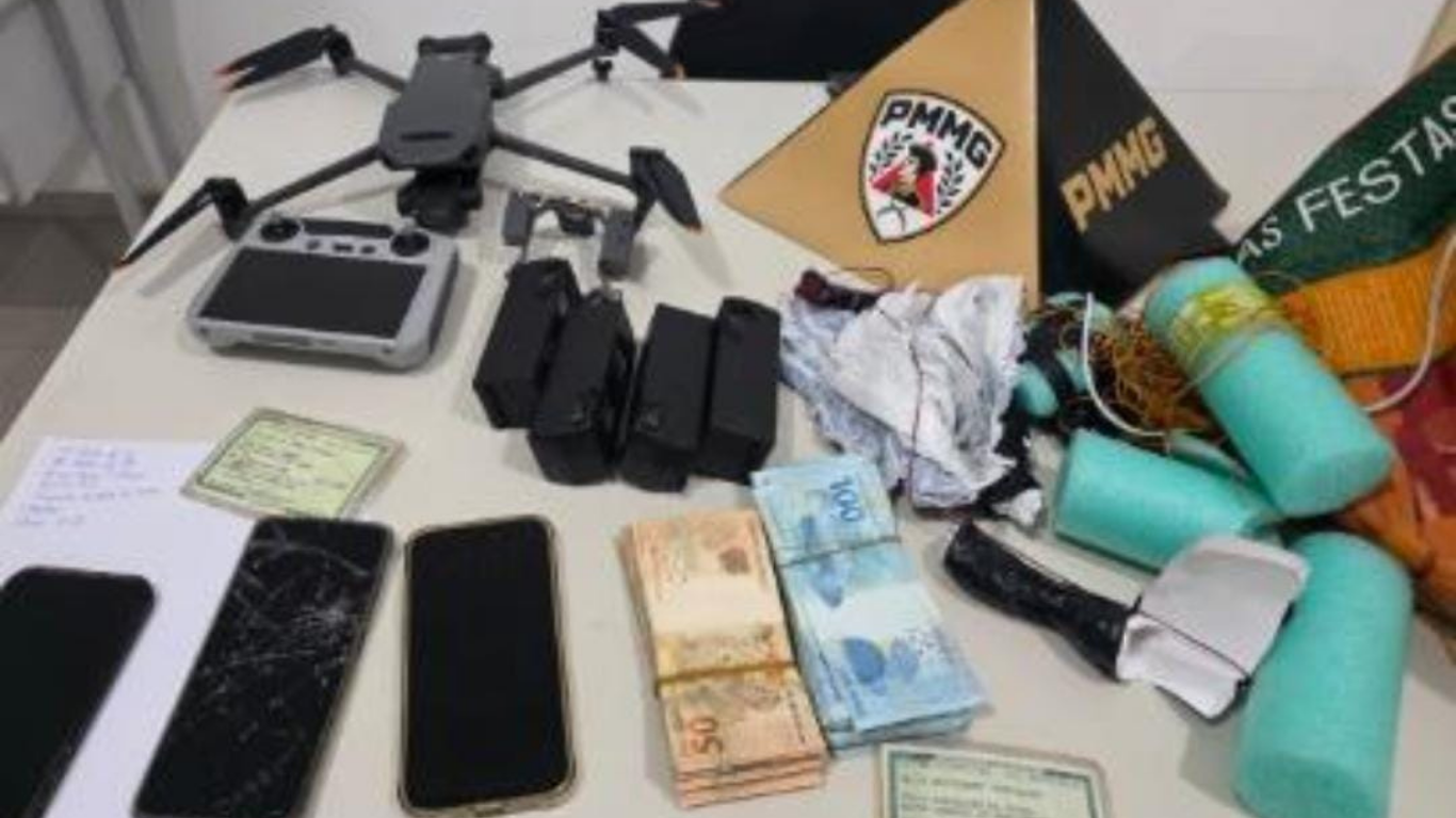 PM intercepta veículo na MG-187 e prende casal suspeito de usar drone para arremessar celulares em presídio de Patrocínio